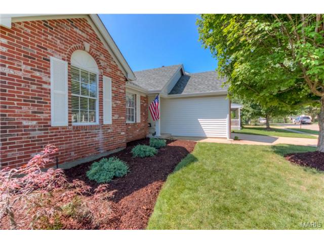1230 Oak Borough Dr, Ballwin, MO 63021 photo 2