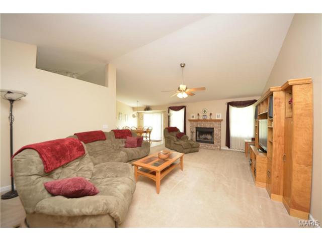 154 Rightfield Dr, O'fallon, MO 63366 photo 3