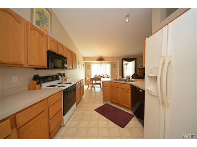 154 Rightfield Dr, O'fallon, MO 63366 photo 4