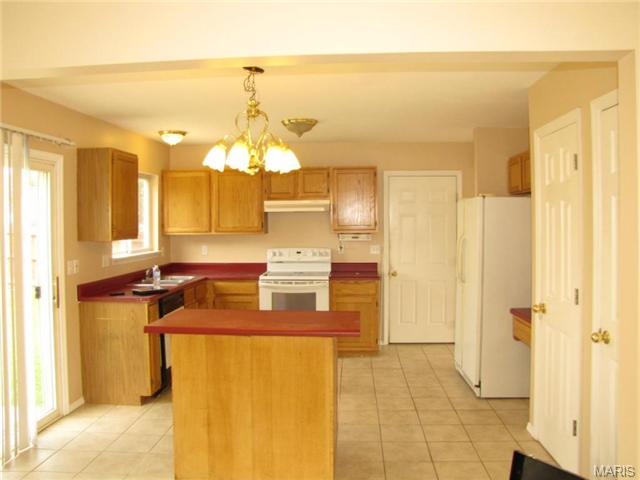 1 Royallglen Ct, O'fallon, MO 63368 photo 2