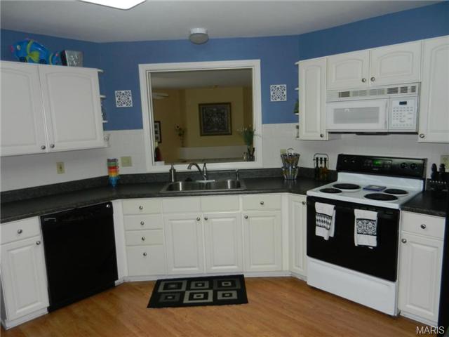 1766 Highview Circle Ct, Ballwin, MO 63021 photo 2