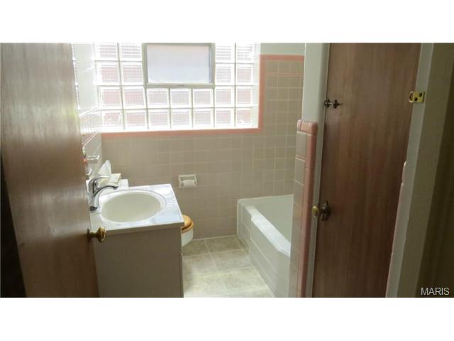 5415 Gresham Ave, Saint Louis, MO 63109 photo 9