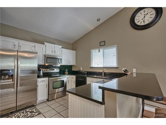 541 Rustic Valley Dr, Ballwin, MO 63021 photo 5
