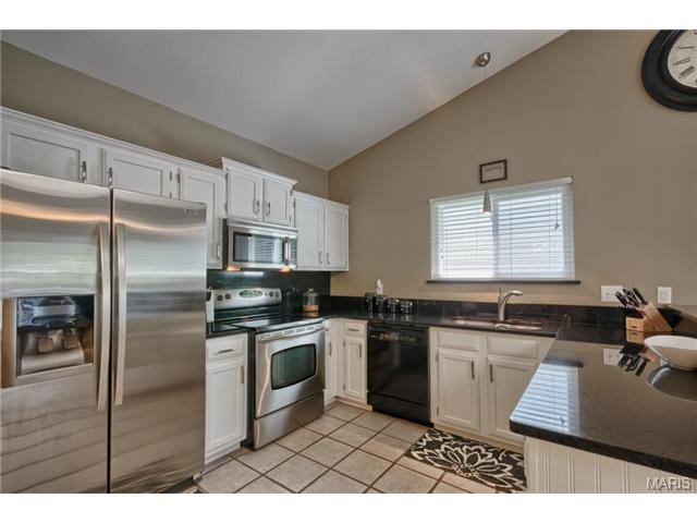 541 Rustic Valley Dr, Ballwin, MO 63021 photo 3