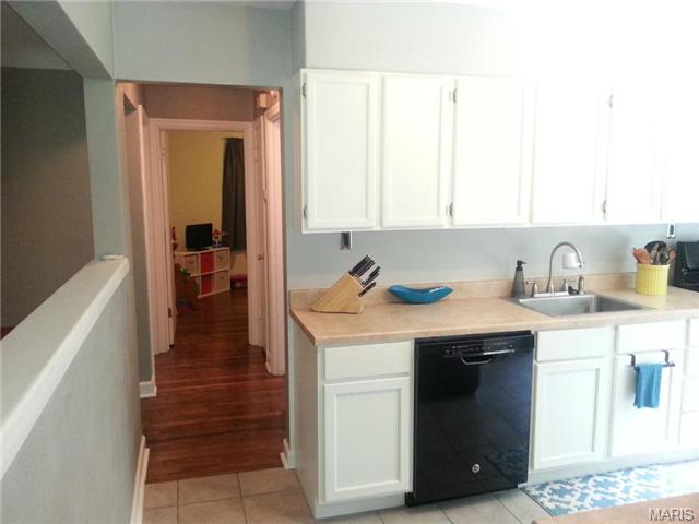 710 Risdon, Saint Louis, MO 63135 photo 12