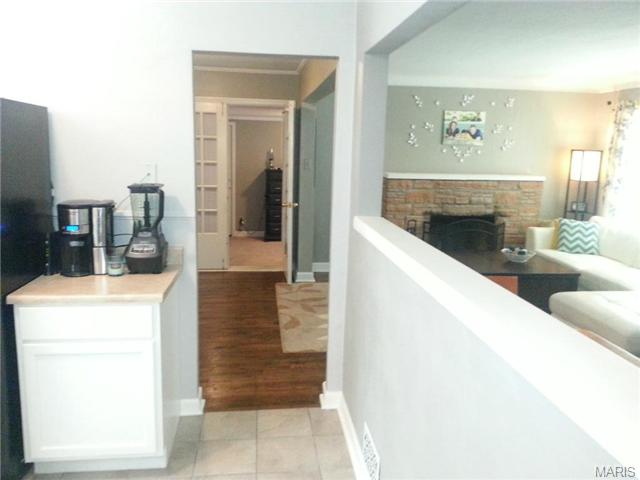 710 Risdon, Saint Louis, MO 63135 photo 8