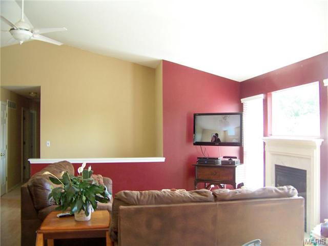 2 Royallmanor Ct, O'fallon, MO 63368 photo 4