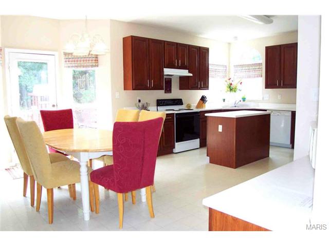 572 Legends View Dr, Eureka, MO 63025 photo 7