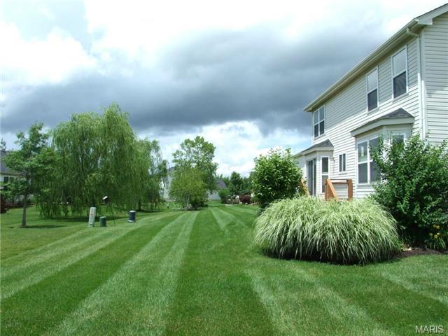 656 Hawk Run Dr, O'fallon, MO 63368 photo 2