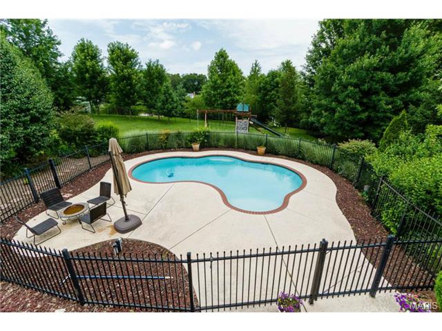 352 Pine Bend Dr, Chesterfield, MO 63005 photo 2