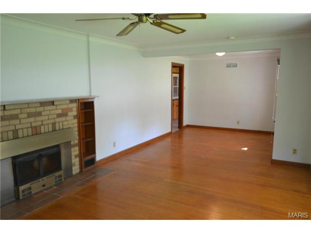 4055 Locke Ave, Bridgeton, MO 63044 photo 2
