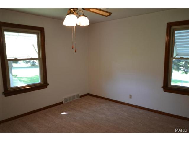 4055 Locke Ave, Bridgeton, MO 63044 photo 9