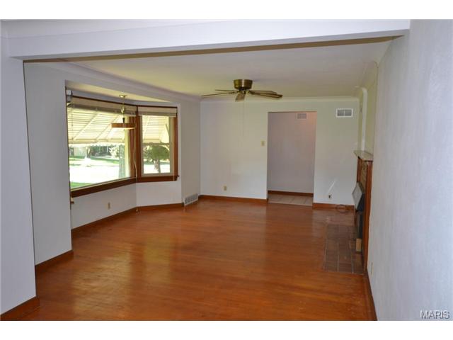 4055 Locke Ave, Bridgeton, MO 63044 photo 4