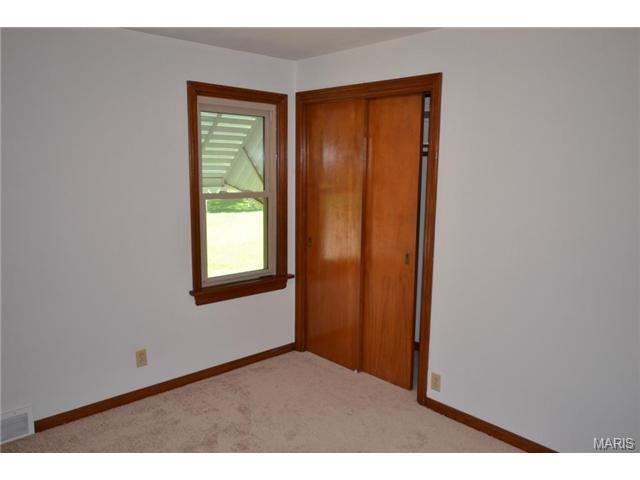 4055 Locke Ave, Bridgeton, MO 63044 photo 8