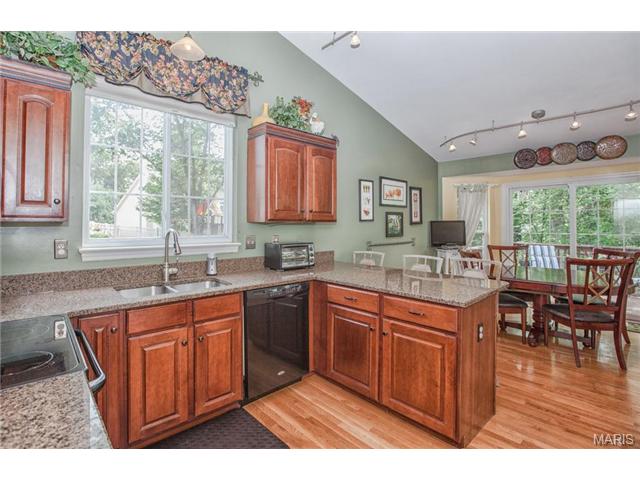 1258 Richland Mdws, Ballwin, MO 63021 photo 3