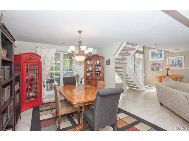 1258 Richland Mdws, Ballwin, MO 63021 photo 37