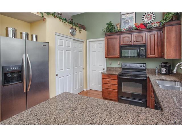 1258 Richland Mdws, Ballwin, MO 63021 photo 5