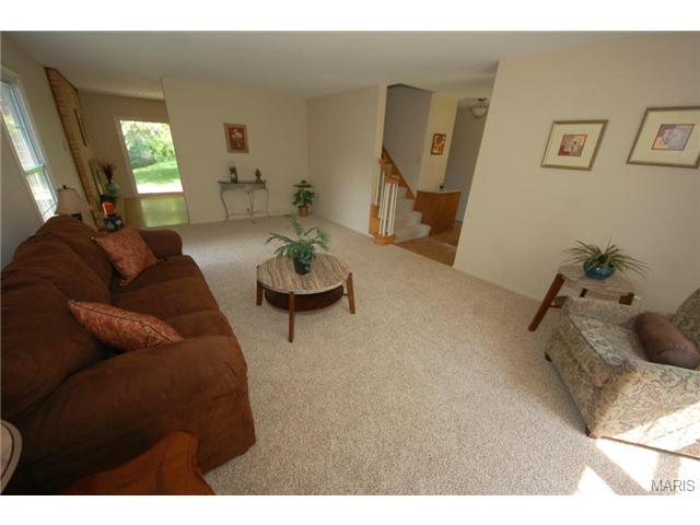 641 Chartier Dr, Saint Louis, MO 63135 photo 8
