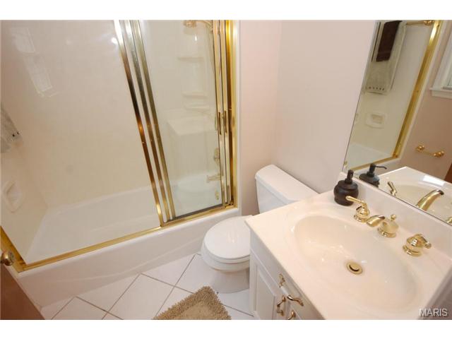 641 Chartier Dr, Saint Louis, MO 63135 photo 11