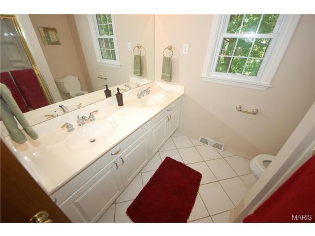 641 Chartier Dr, Saint Louis, MO 63135 photo 15