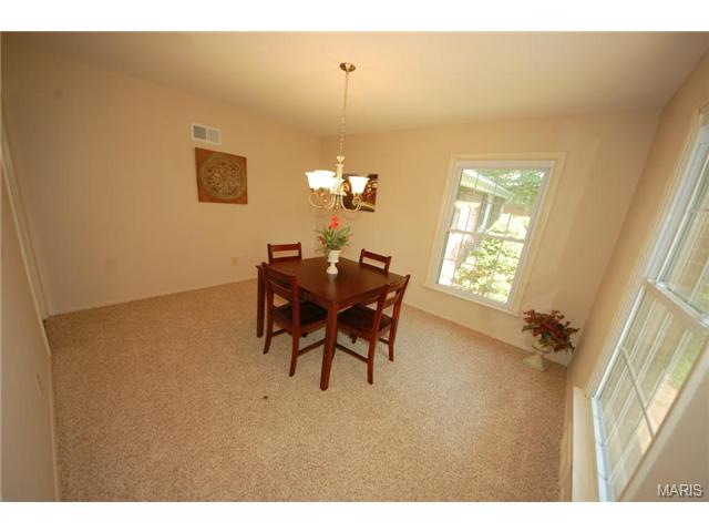 641 Chartier Dr, Saint Louis, MO 63135 photo 4