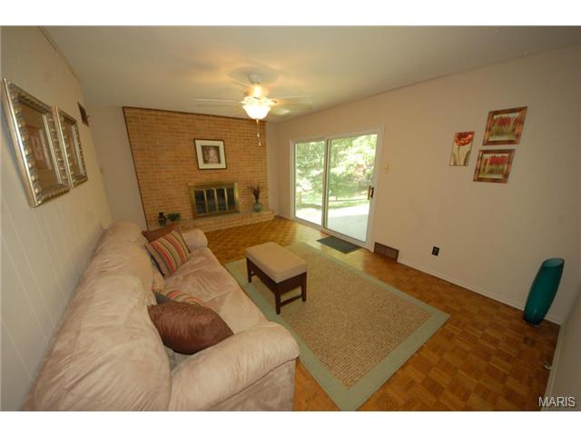 641 Chartier Dr, Saint Louis, MO 63135 photo 5
