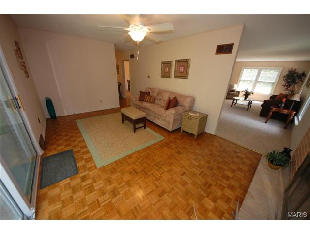 641 Chartier Dr, Saint Louis, MO 63135 photo 6