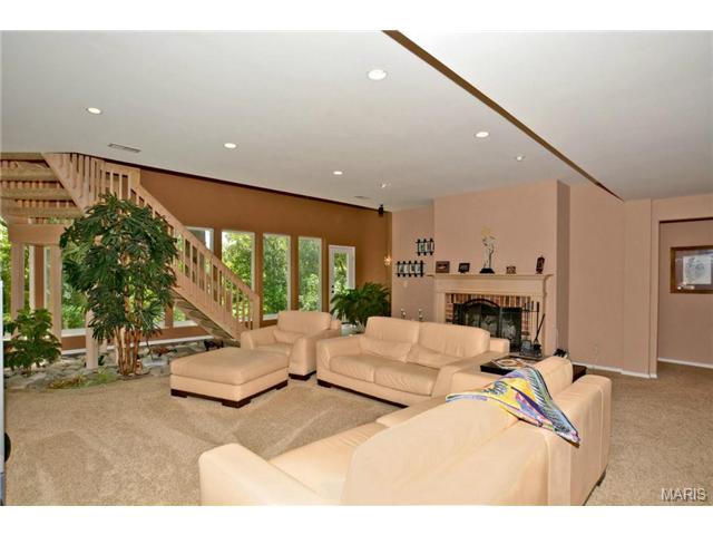 938 Timber Glen Ln, Ballwin, MO 63021 photo 18