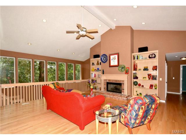 938 Timber Glen Ln, Ballwin, MO 63021 photo 3