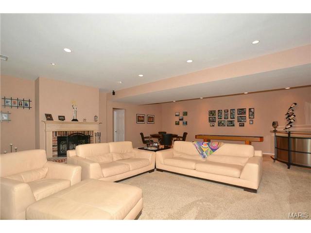 938 Timber Glen Ln, Ballwin, MO 63021 photo 20