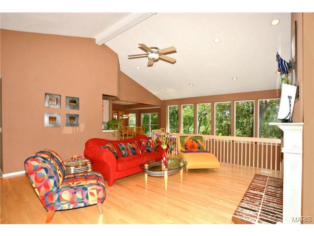 938 Timber Glen Ln, Ballwin, MO 63021 photo 4