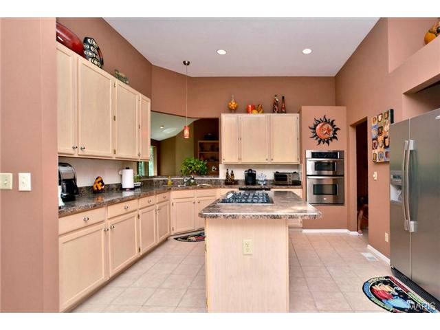 938 Timber Glen Ln, Ballwin, MO 63021 photo 5