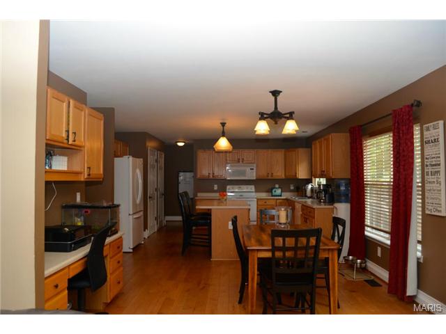 806 Emerald Oaks Ct, Eureka, MO 63025 photo 4