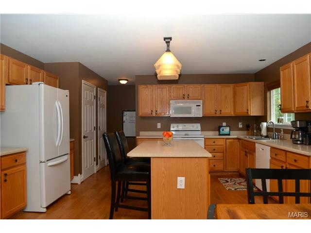 806 Emerald Oaks Ct, Eureka, MO 63025 photo 5