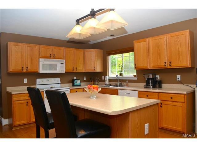 806 Emerald Oaks Ct, Eureka, MO 63025 photo 3