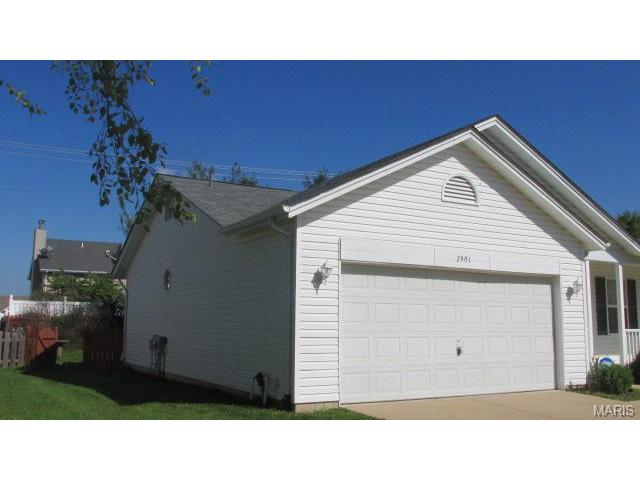 2901 White Stable Dr, O'fallon, MO 63368 photo 3