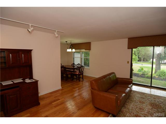 711 Lofty Pt #A, Ballwin, MO 63021 photo 2