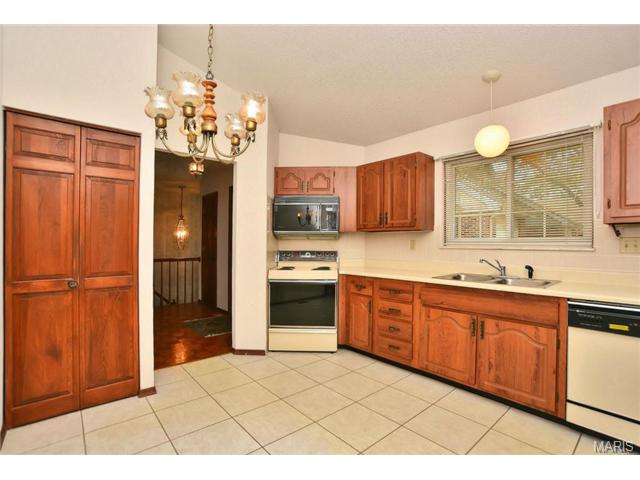 1012 Pocono Trl, Ballwin, MO 63021 photo 8