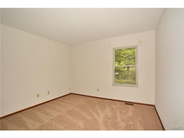 1012 Pocono Trl, Ballwin, MO 63021 photo 11