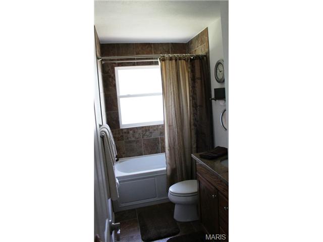246 Howard Dr, Ballwin, MO 63021 photo 12
