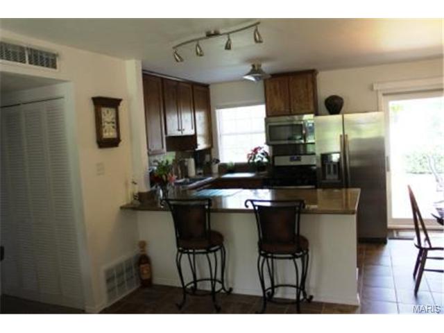 246 Howard Dr, Ballwin, MO 63021 photo 9