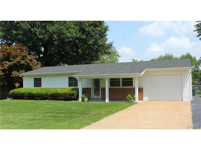 246 Howard Dr, Ballwin, MO 63021 photo 1