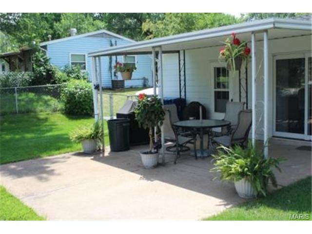 246 Howard Dr, Ballwin, MO 63021 photo 3