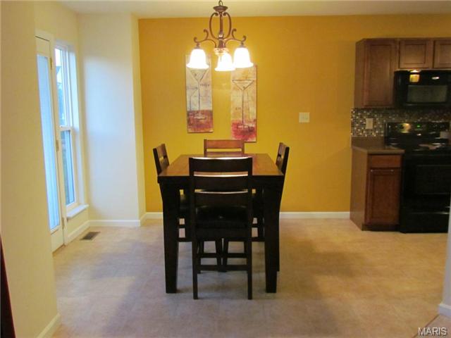 237 Shady Rock Ln, O'fallon, MO 63368 photo 3