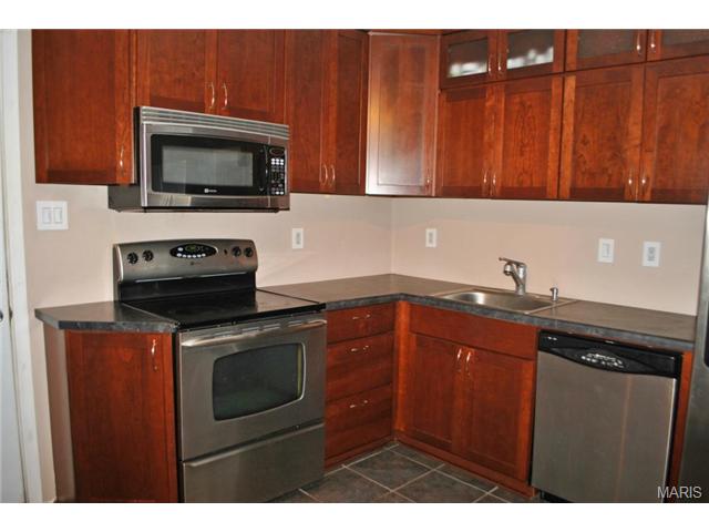 929 Crestland Dr, Ballwin, MO 63011 photo 4
