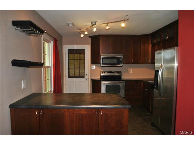 929 Crestland Dr, Ballwin, MO 63011 photo 2