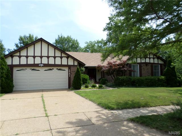 1751 Tralee Ln, Ballwin, MO 63021 photo 2