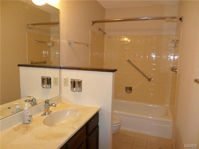 1751 Tralee Ln, Ballwin, MO 63021 photo 13