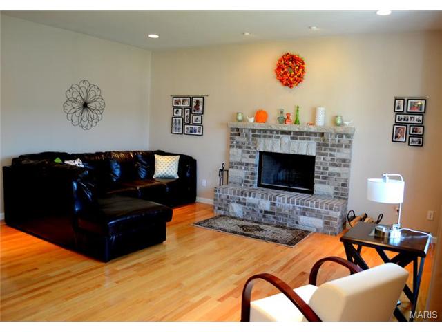 414 Hillington Dr, Eureka, MO 63025 photo 10