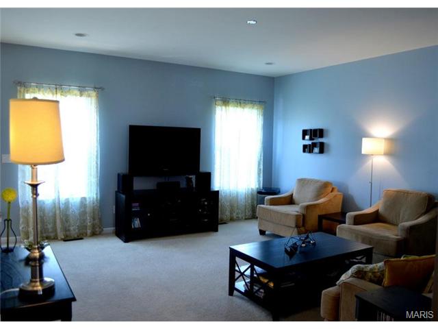 414 Hillington Dr, Eureka, MO 63025 photo 4